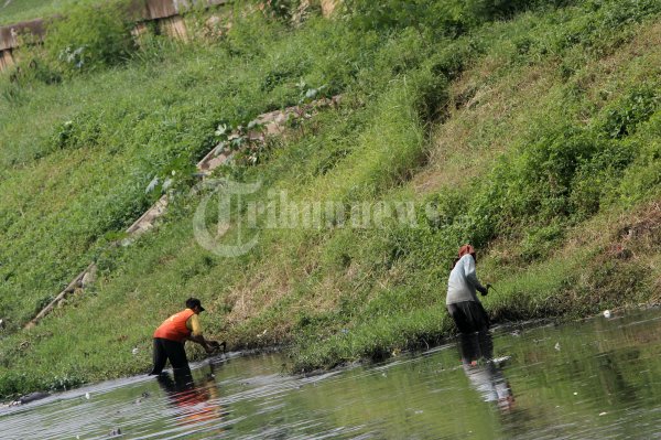 Bersihkan Banjir Kanal Timur