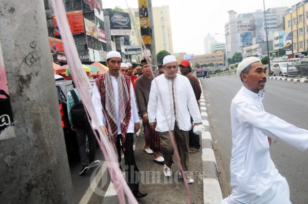 Jokowi Bersama Habib Lutfi Menyusuri Pasar Tanah Abang