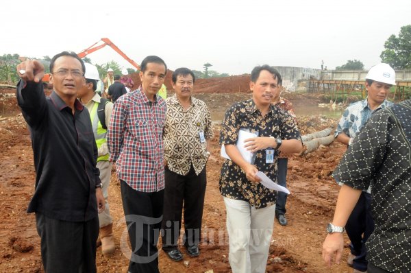 Jokowi Kunjungi Proyek Pengendalian Kali Pesanggrahan Tanah Kusi