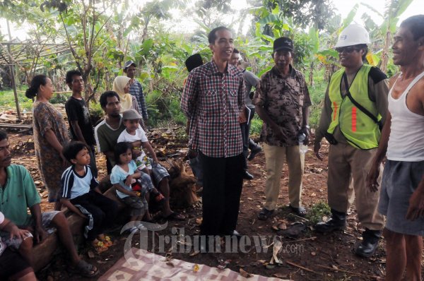 Jokowi Kunjungi Warga Pinggir Kali Pesanggrahan