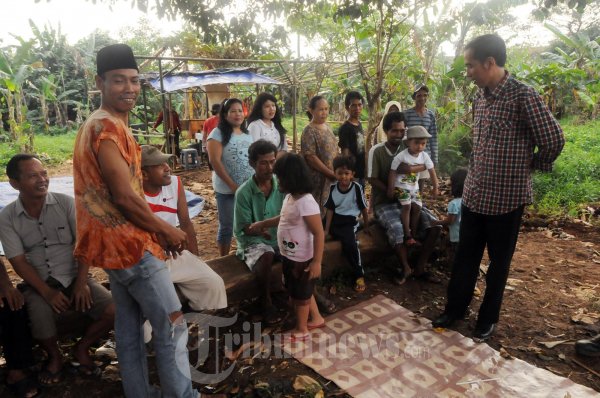 Jokowi Kunjungi Warga Pinggir Kali Pesanggrahan Tanah Kusir