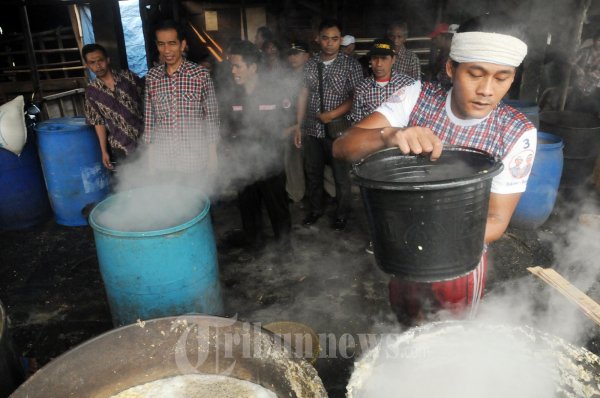 Jokowi Kunjungi Perajin Tahu dan Tempe
