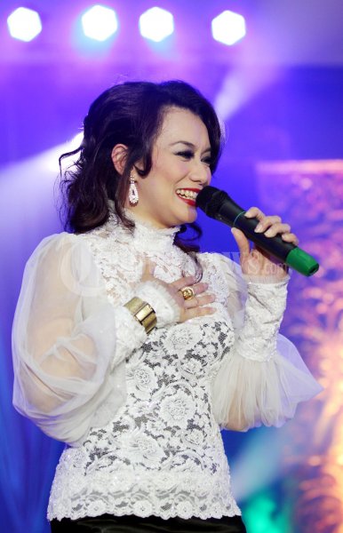 Reza Artamevia Di Palembang