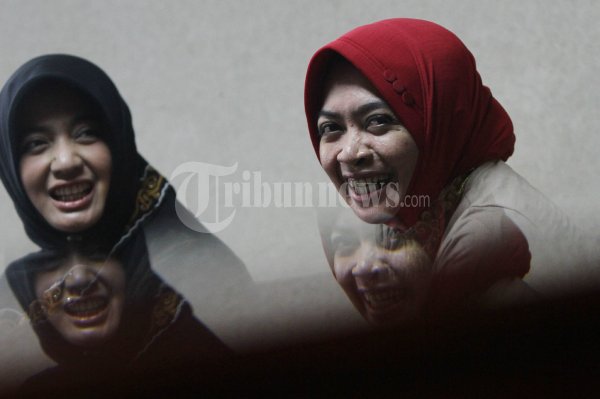 Sidang Perdana Wa Ode Nurhayati