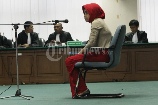 Sidang Perdana Wa Ode Nurhayati