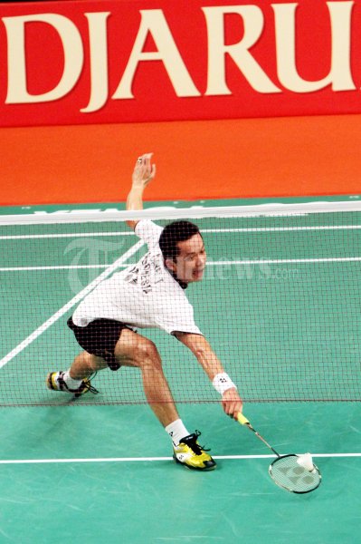 Sony Kalahkan Taufik Hidayat