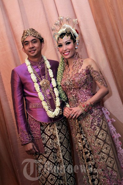 Ayu Dewi dan Regi Datau