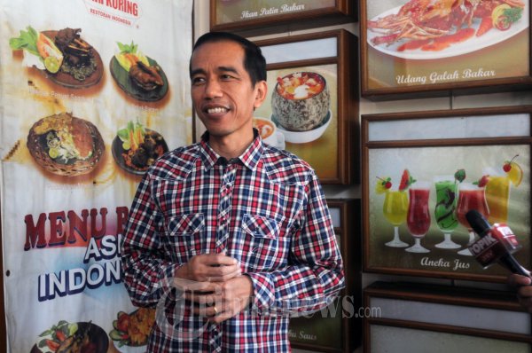 Jokowi Ajak Wartawan Makan Siang di RM Sari Kuring