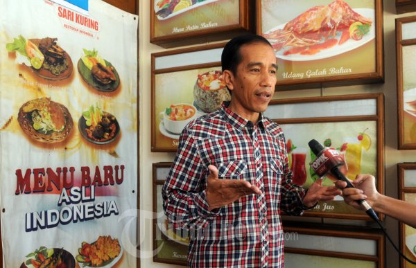 Jokowi Ajak Wartawan Makan Siang di RM Sari Kuring
