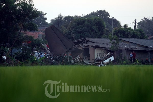 Pesawat Fokker 27 Jatuh di Halim