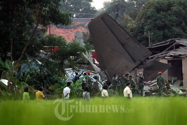 Pesawat Fokker 27 Jatuh di Halim