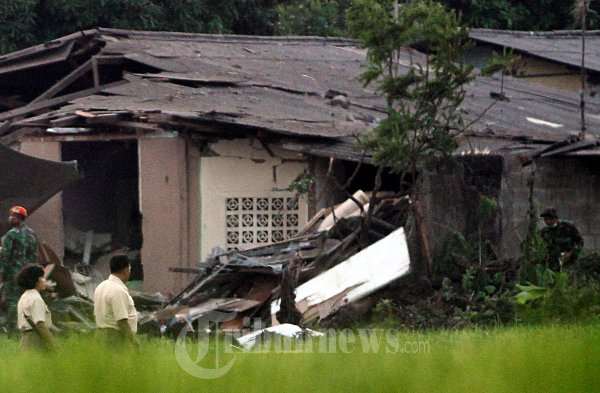 Pesawat Fokker 27 Jatuh di Halim