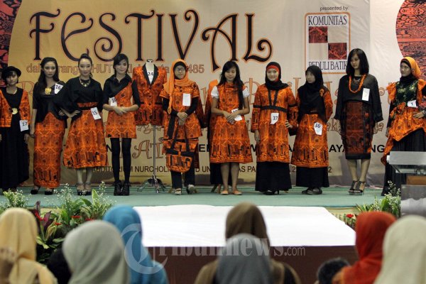 Peragaan Busana Batik Hidayat Didik
