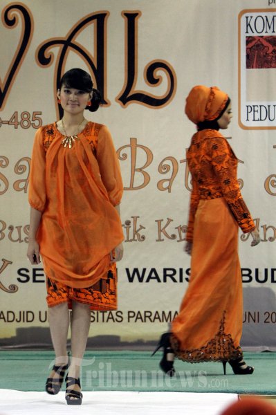 Peragaan Busana Batik Hidayat Didik