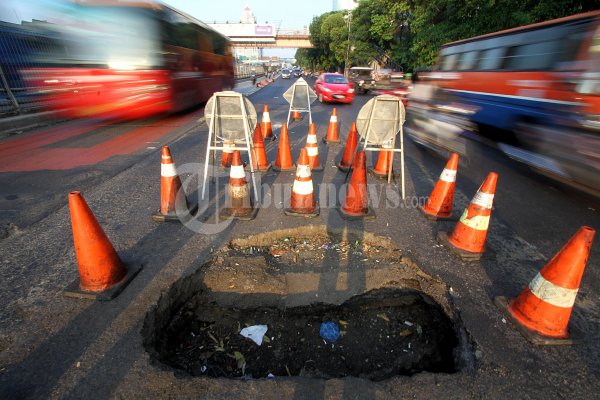 Jalan Berlubang