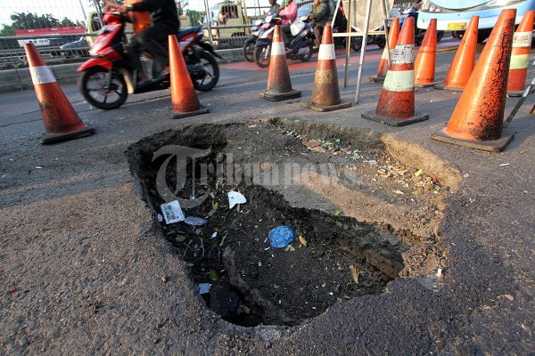 Jalan Berlubang