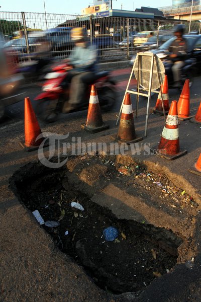 Jalan Berlubang