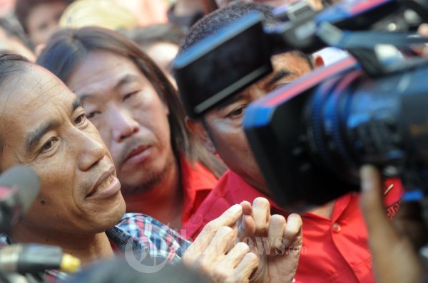 Jokowi Berikan Keterangan Pada Wartawan
