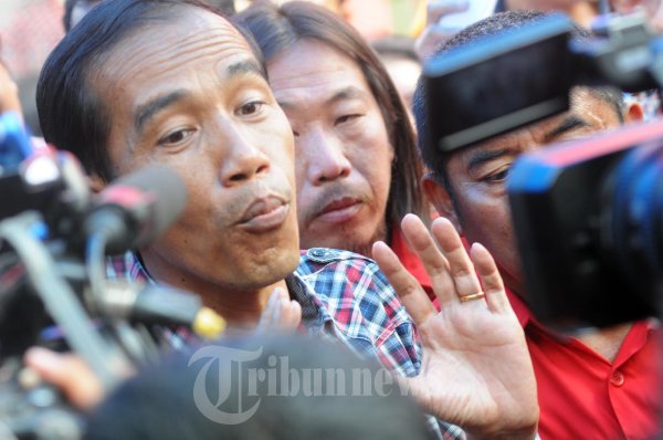Jokowi Masuk Gang Keluar Gang Bertemu Dengan Warga Simpatisan