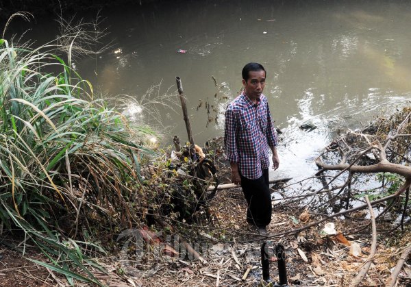 Jokowi Tinjau Aliran Sungai Pesanggrahan