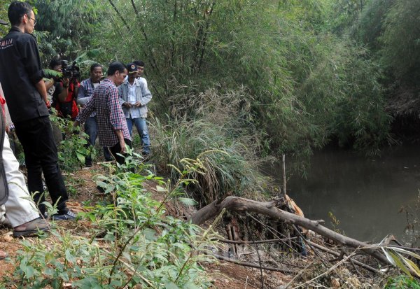 Jokowi Tinjau Aliran Sungai Pesanggrahan