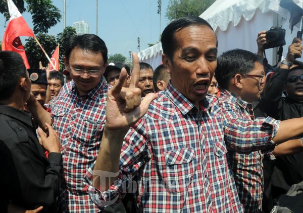 Jokowi Ahok Tunjukan Jari Metal