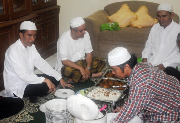 Jokowi Usai Dzikir Makan Bersama Habib Lutfi