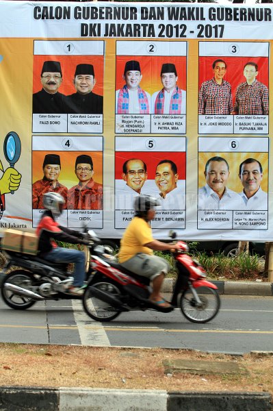 Spanduk Pilkada DKI Jakarta