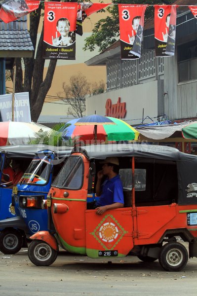 Spanduk Pilkada DKI Jakarta