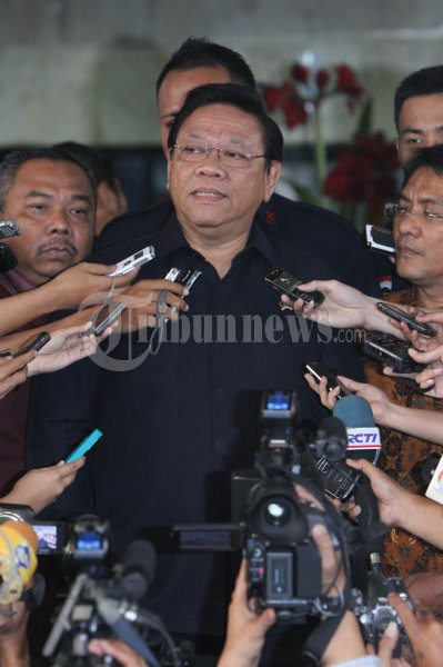 Agung Laksono Usai Diperiksa KPK