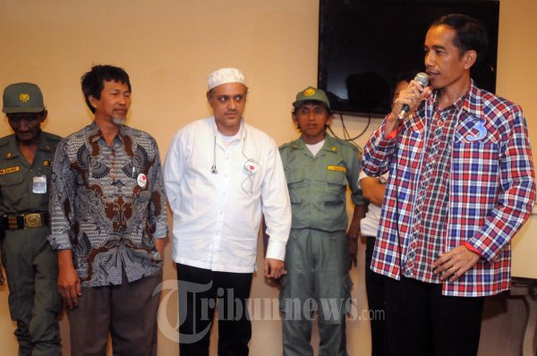 Jokowi Menerima Laporan Data Dari Perwakilan Ketua RW