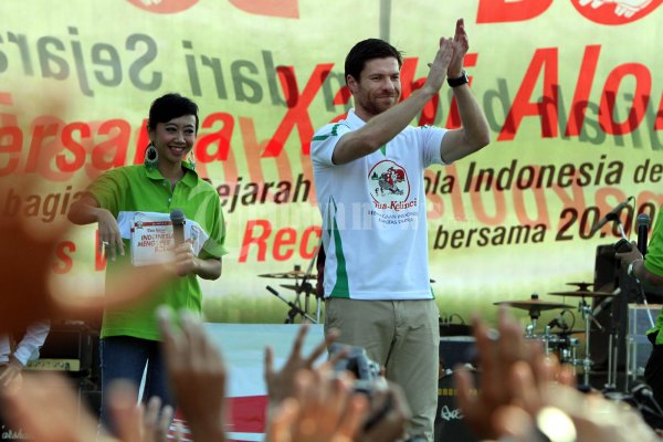 Xabi Alonso Temui Penggemar di Monas