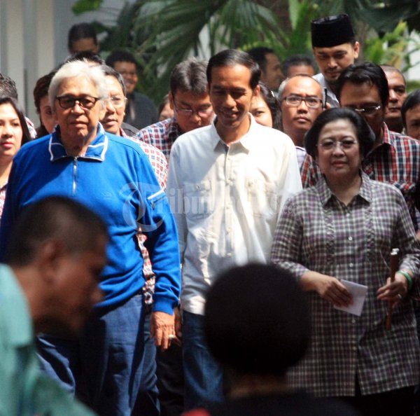 Jokowi dampingi Megawati Nyoblos