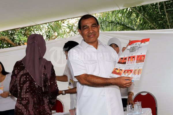 Nono Sampono dan Istri