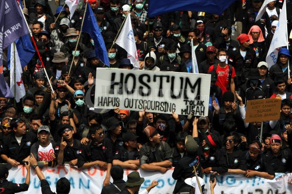 Demo Buruh Desak Penghapusan Outsourching
