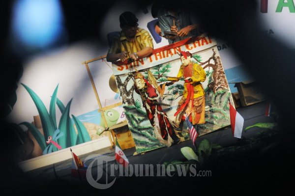 Pentas Wayang Gantung Asal Singkawang