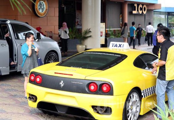 Ferrari dan Porsche Jadi Taxi di Jakarta