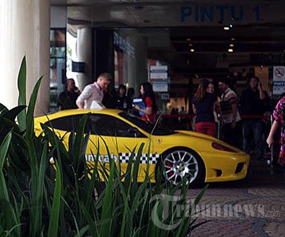 Ferrari dan Porsche Jadi Taxi di Jakarta