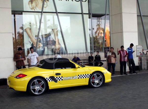 Ferrari dan Porsche Jadi Taxi di Jakarta