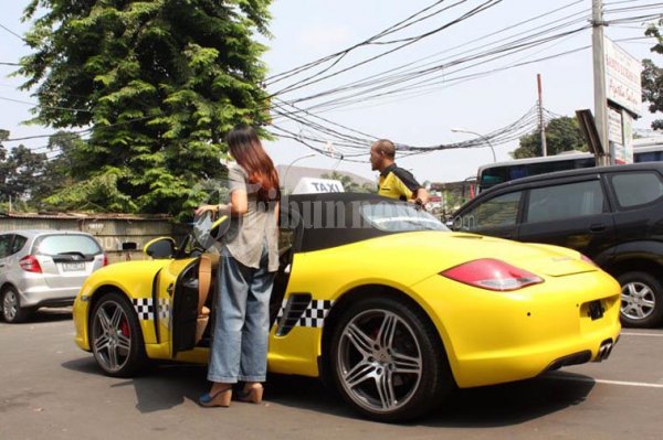 Ferrari dan Porsche Jadi Taxi di Jakarta