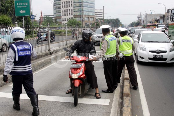 Motor masuk jalur Bus Way