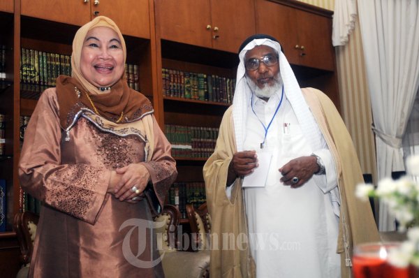 Tutty Alawiyah Bergurau Bersama Mohammad Jamil