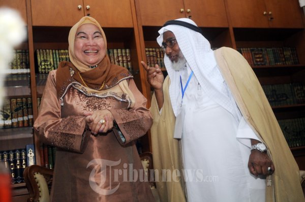 Tutty Alawiyah Bergurau Bersama Mohammad Jamil