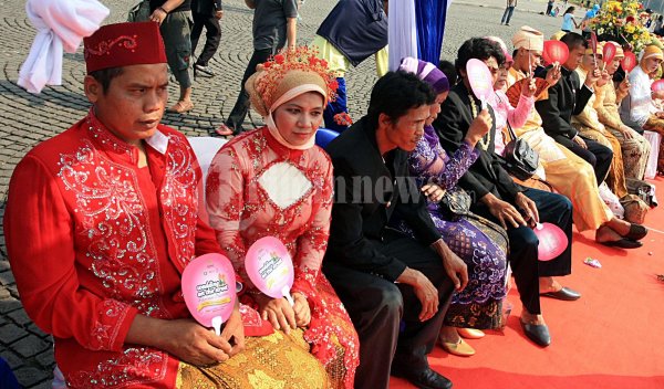 Wedding On The Street