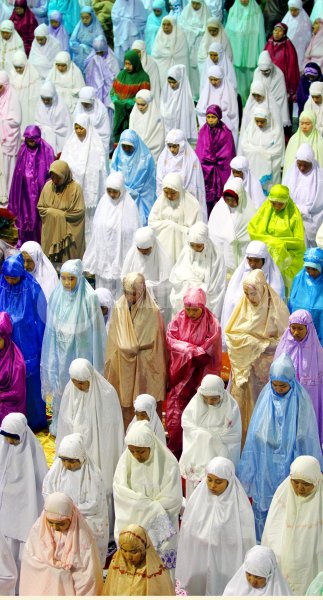 Sholat Tarawih di Masjid Istiqlal
