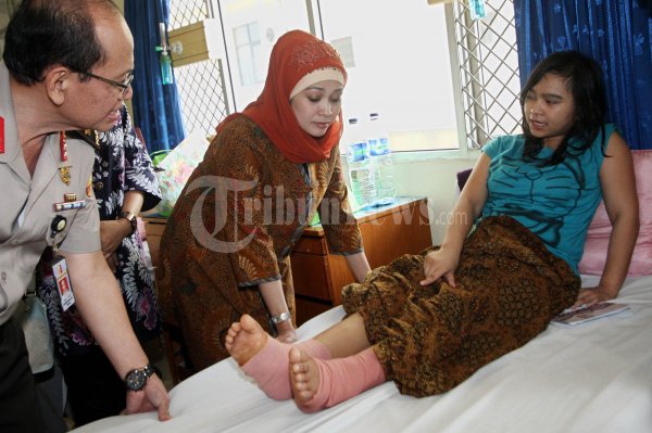 Istri Menakertrans Temui TKI di RS Polri