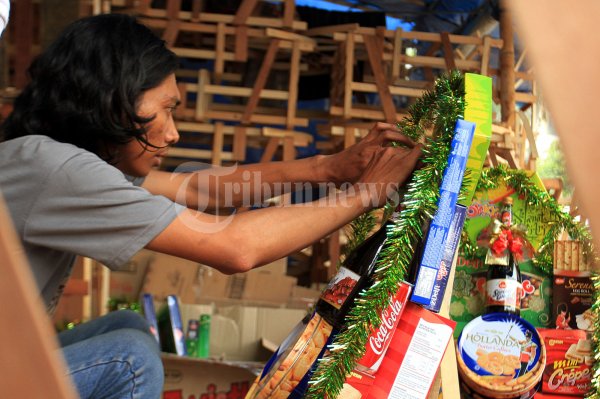 Pembuatan Keranjang Parcel