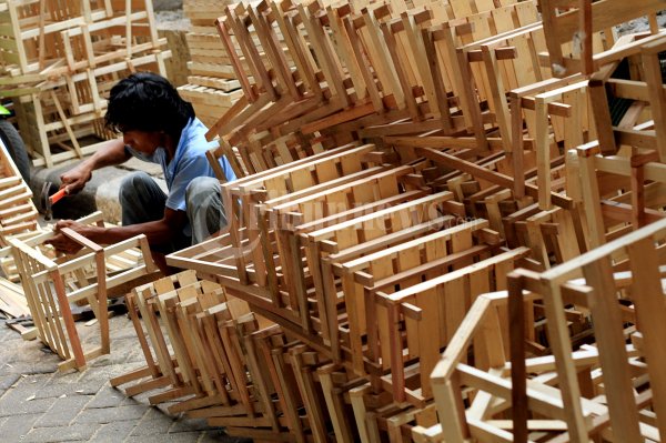 Pembuatan Keranjang Parcel