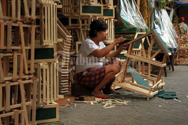 Pembuatan Keranjang Parcel