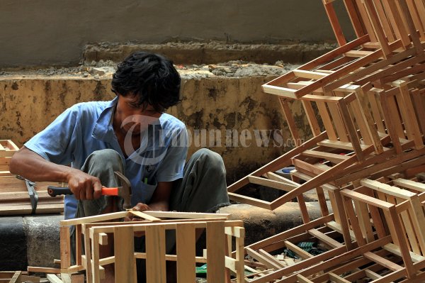 Pembuatan Keranjang Parcel
